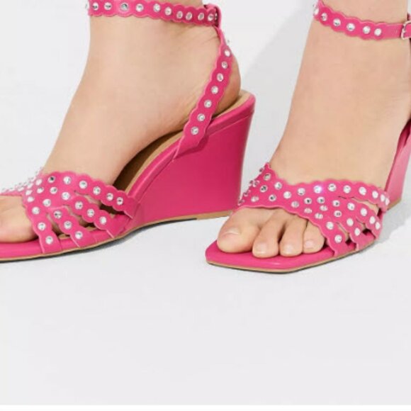 Pink Strappy Sandals with rhinestones -Torrid - Picture 1 of 11